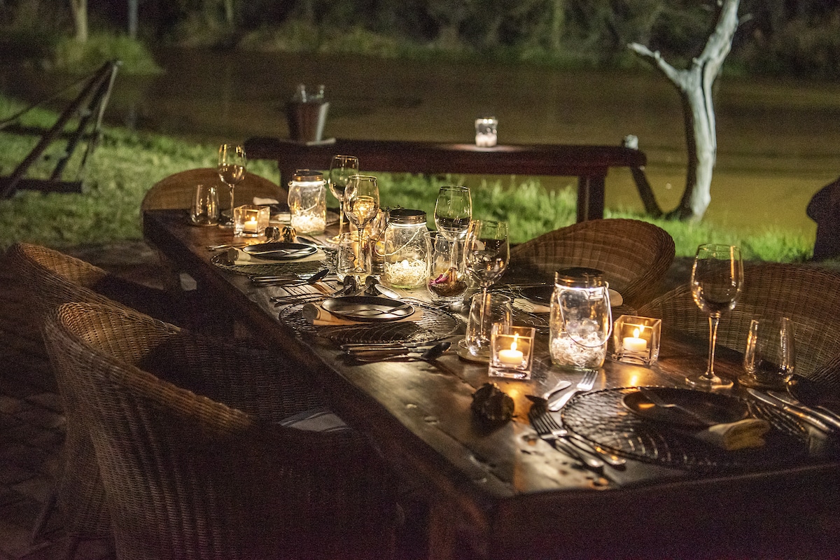 Jabulani_Dining-Mainlodge-outside